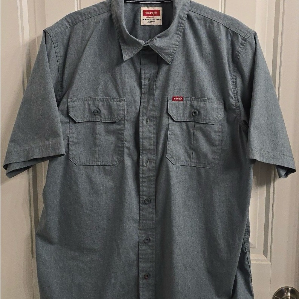 Wrangler Men’s Short Sleeve Work Shirt – Size L